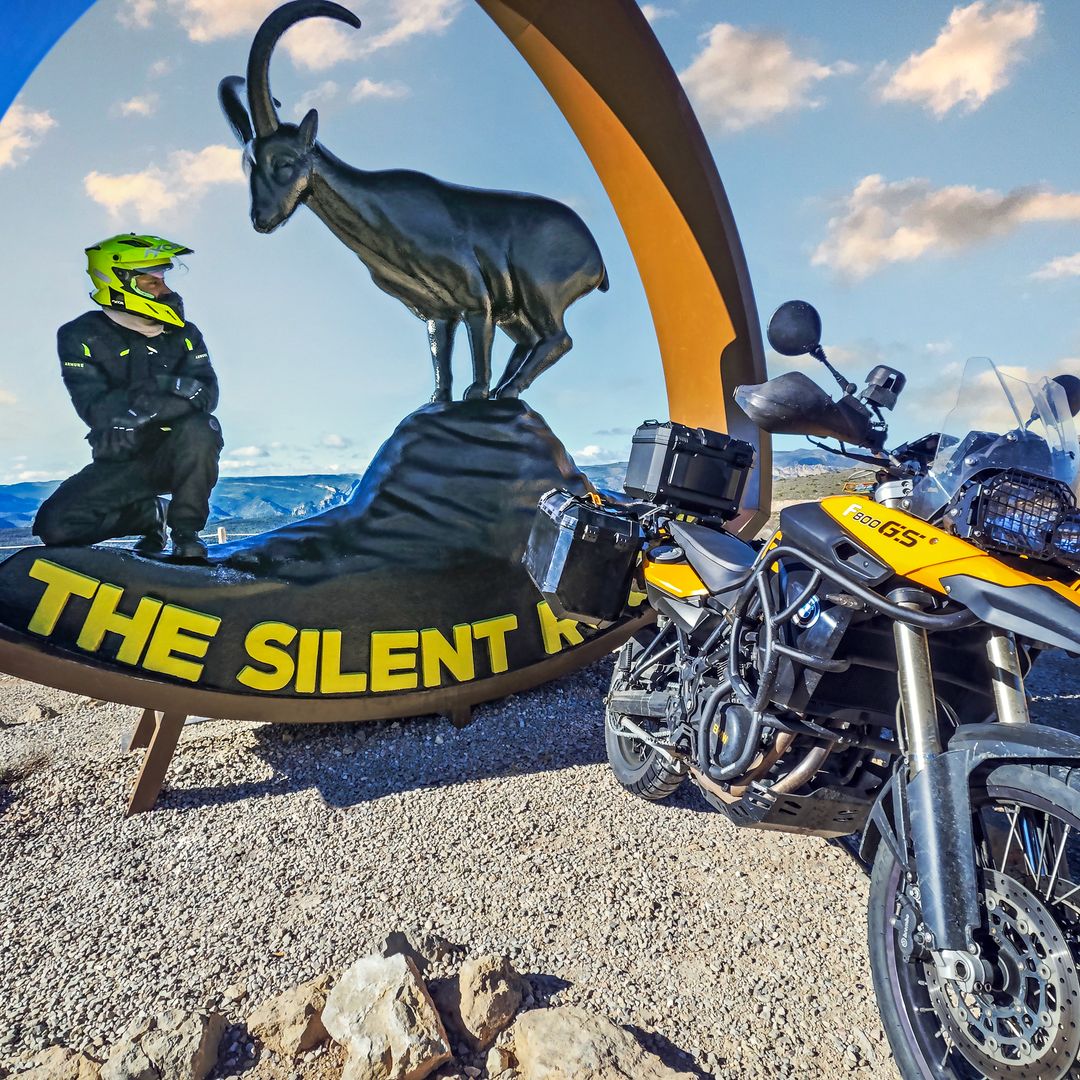 monumento en el puerto de Los Degollaos, the silent route, teruel