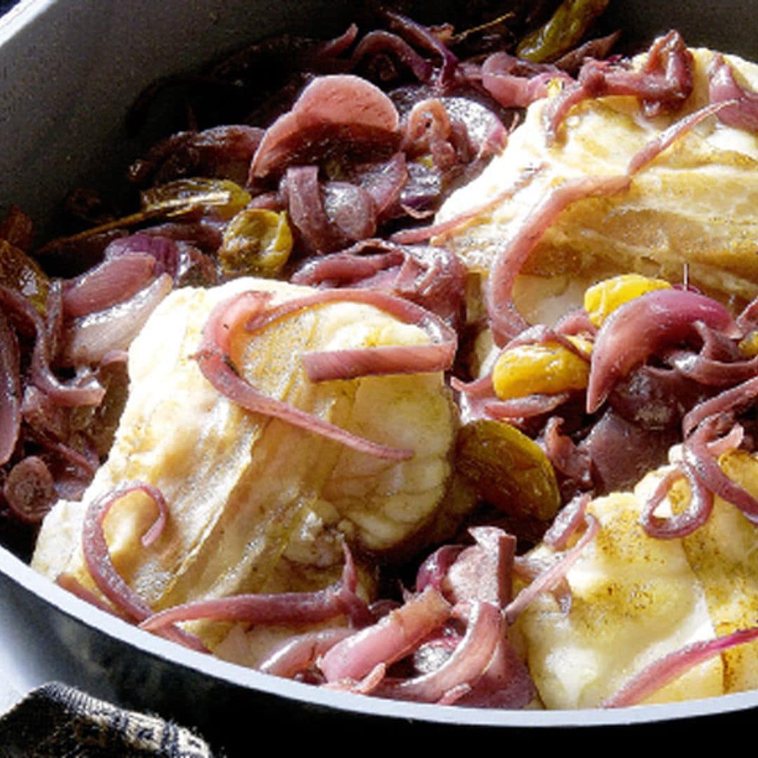 Pechugas de pollo encebolladas al vino blanco