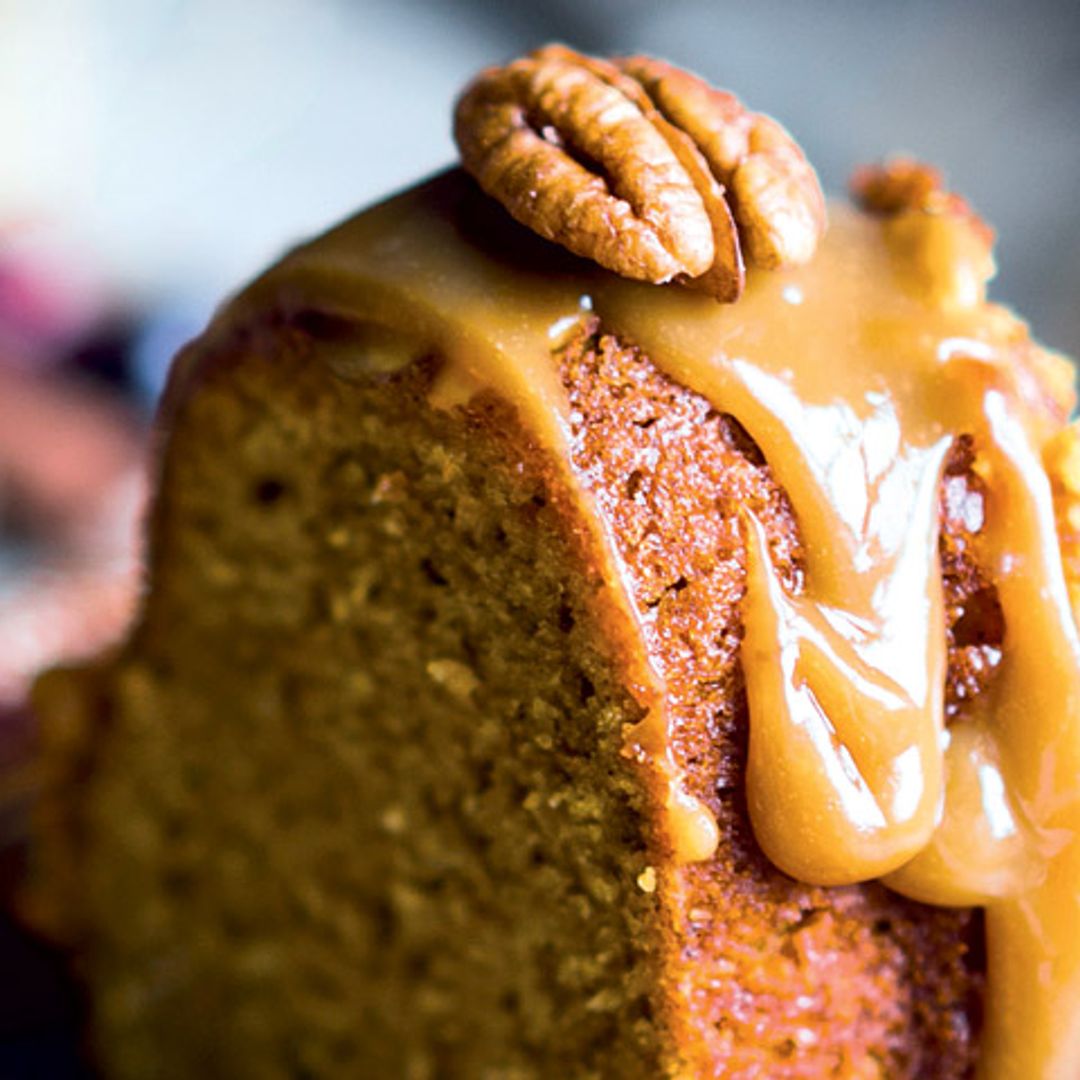 Bizcocho de nueces con dulce de leche