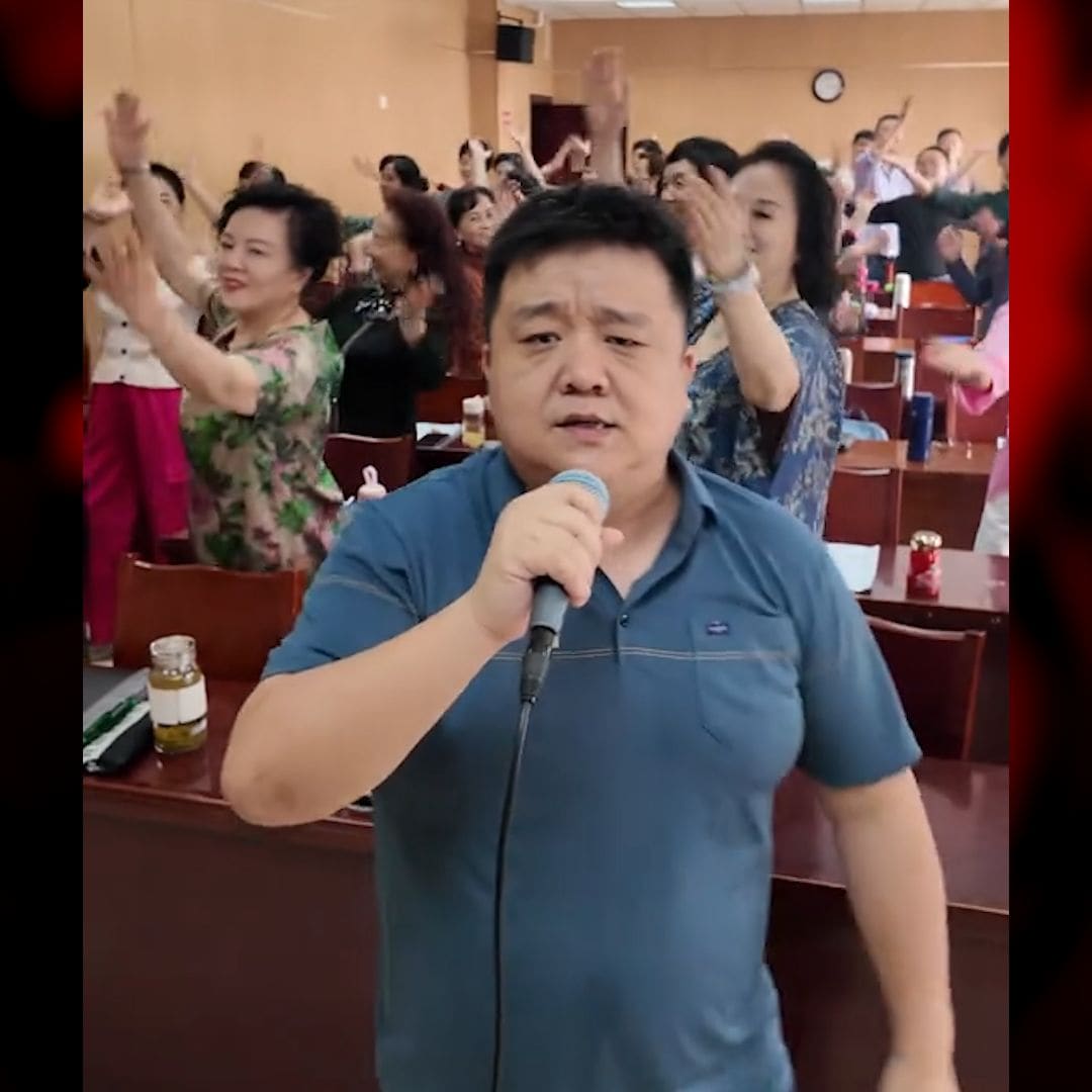 Bad Bunny tiene competencia: este hombre en China te contagiará su ritmo cantando los temas del artista