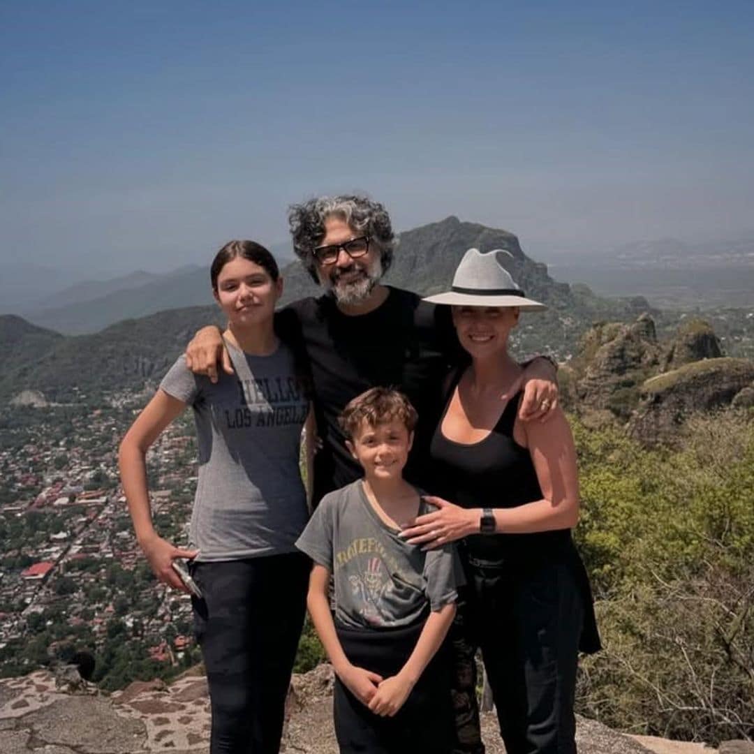 Jaime Camil celebra sus 52 años con una foto familia: sus hijos sorprenden por lo grandes que están