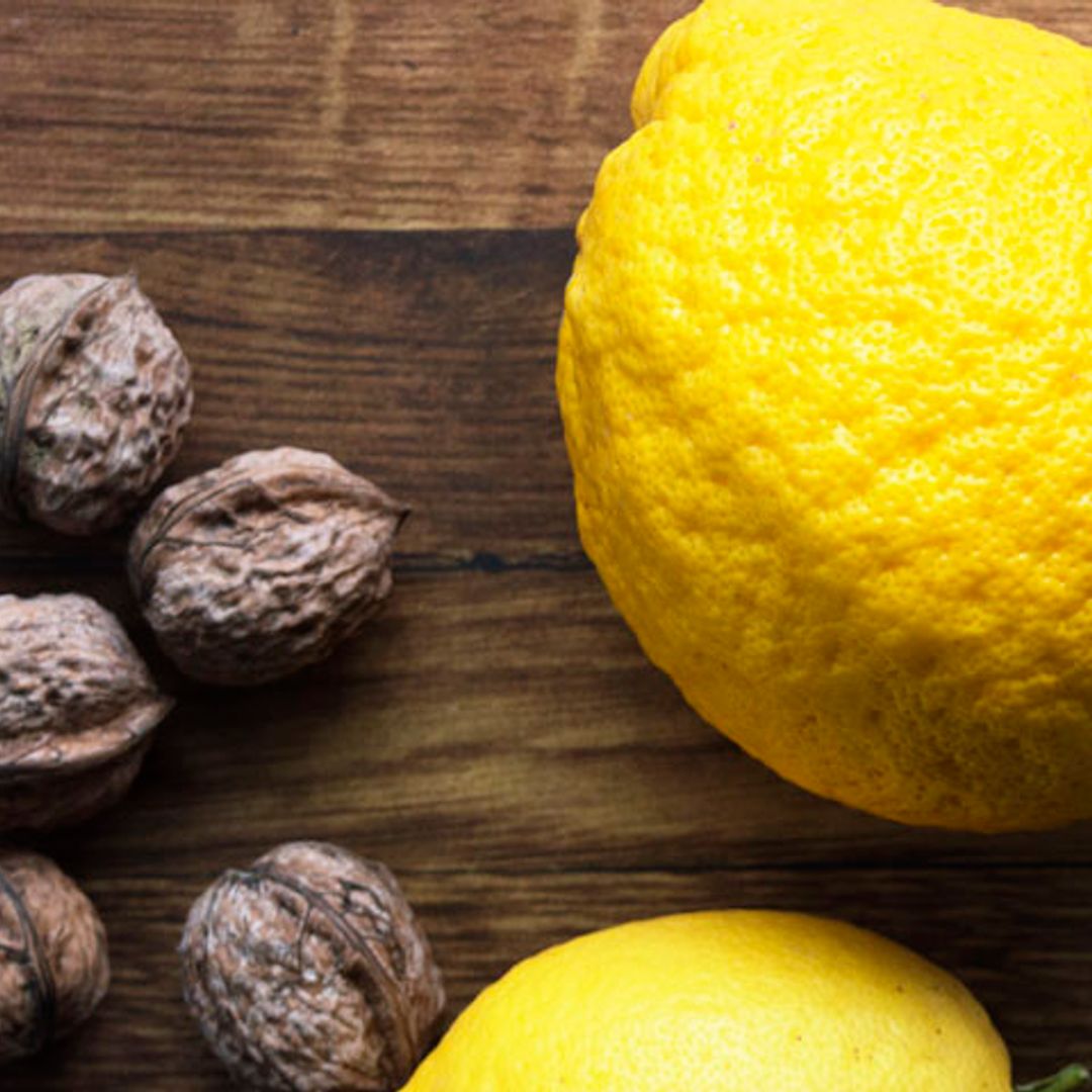 El limón y las nueces, juntos en este delicioso bizcocho