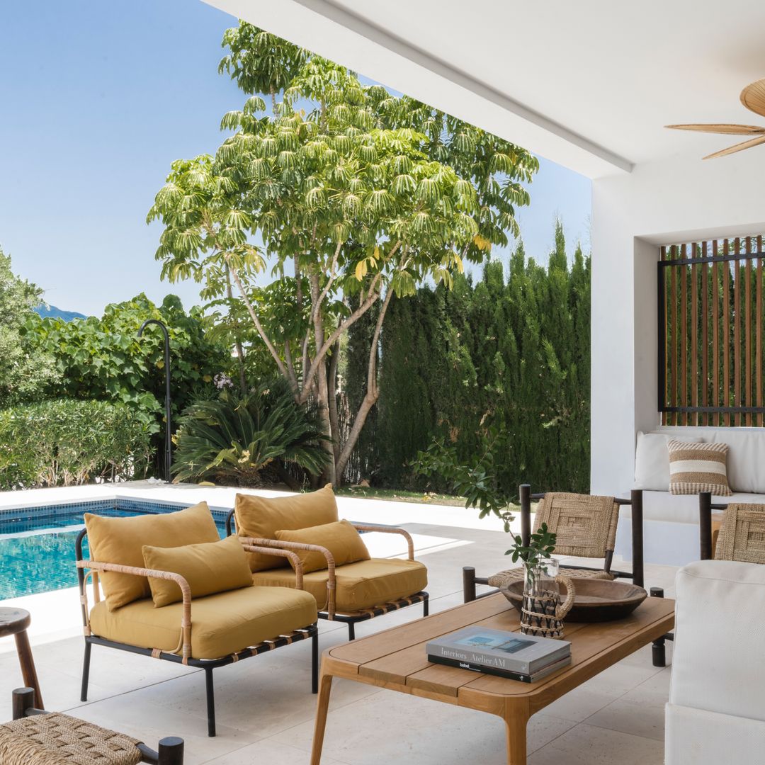 Esta casa marbellí reinterpreta el estilo mediterráneo con un punto exótico y actual