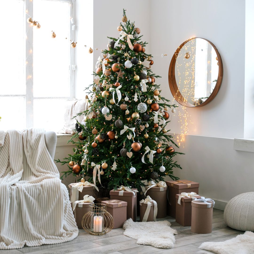 Este árbol de Navidad plegable de Amazon es lo mejor para ahorrar tiempo y esfuerzo en la decoración navideña