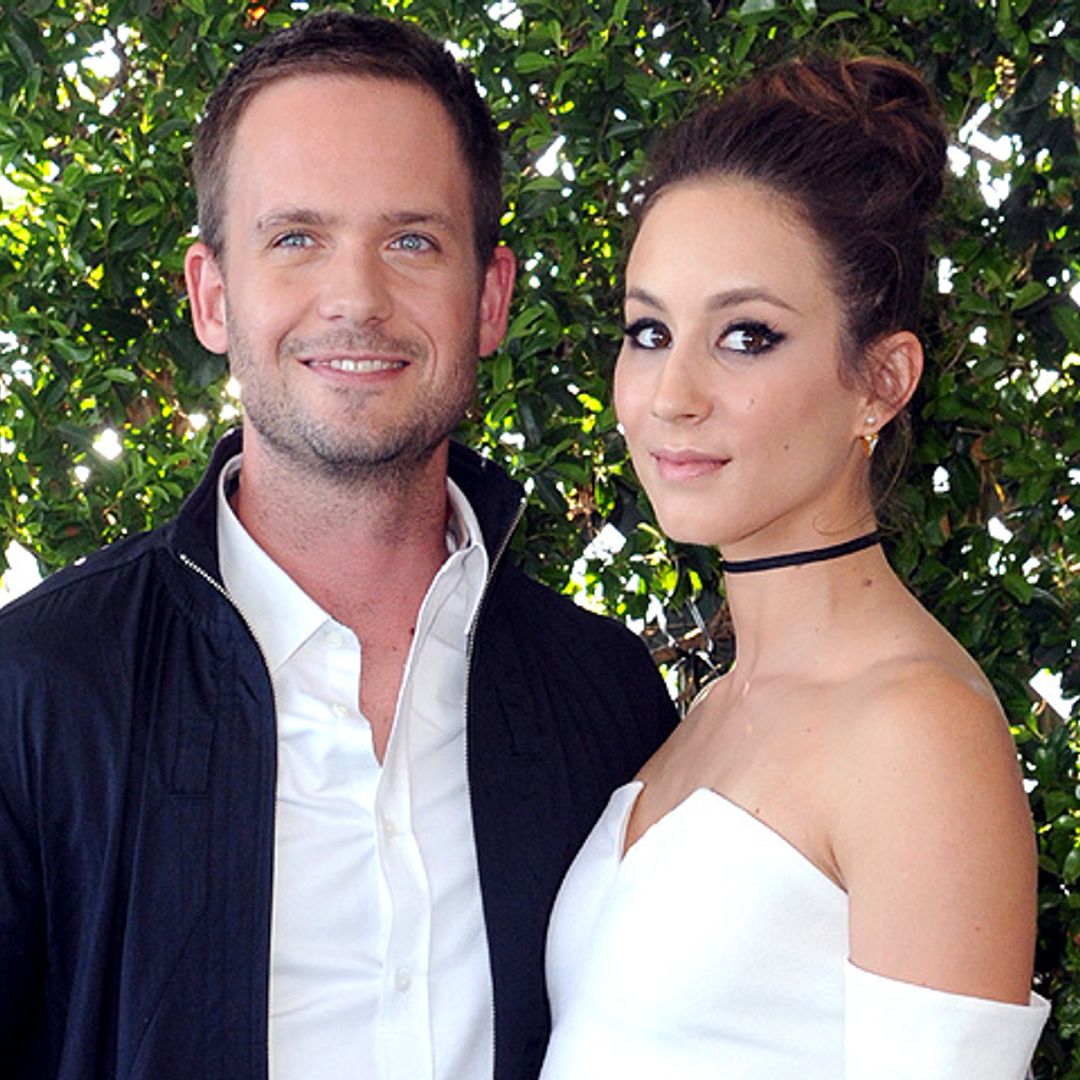 Patrick J. Adams, marido en la ficción de Meghan Markle, y Troian Bellisario han sido padres