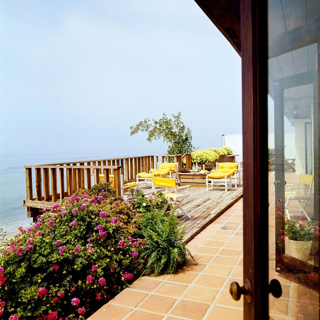 TIEMPOS FELICES
La terraza de su hogar de Malibú, donde pasó los años más felices de su vida