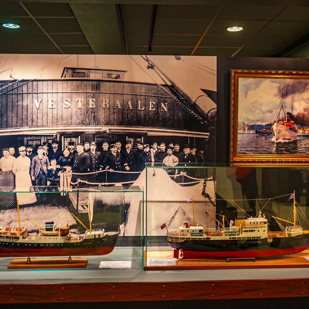 Museo Hurtigruten, dedicado al Expreso del Litoral, en Stokmarknes, municipio de Hadsel, isla de Hadseløya, archipiélago de Vesterålen, provincia de Nordland, Noruega.