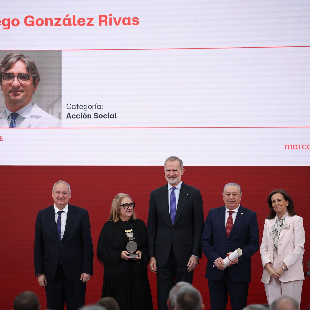 Los padres de Diego González Rivas recogiendo el premio de embajador honorario de la Marca España