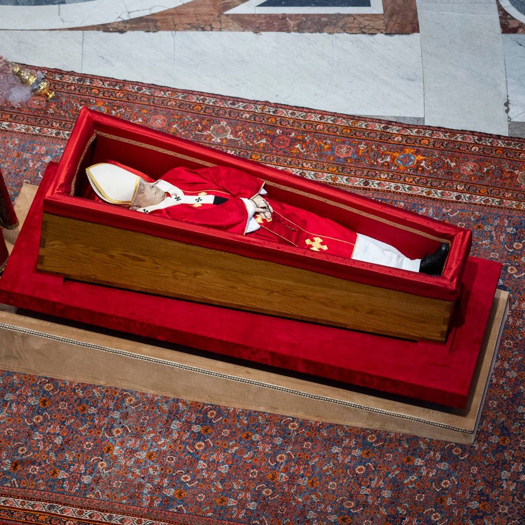 El Papa Francisco reposa en la Basílica de San Pedro, donde los fieles lo despedirán por tres días