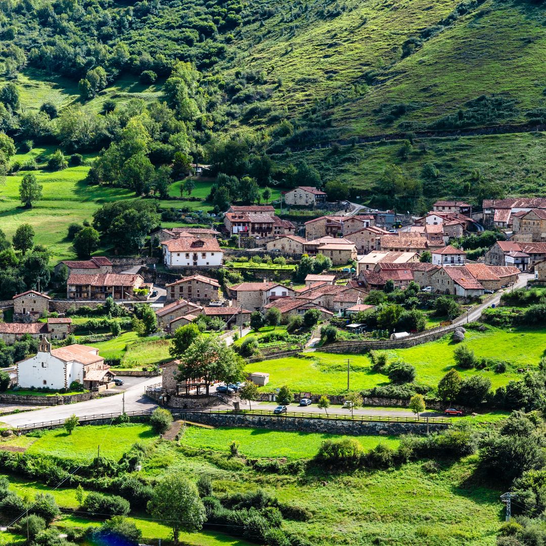 Un pueblo y un valle de Cantabria que casi nadie visita… y que son de los más bonitos del norte