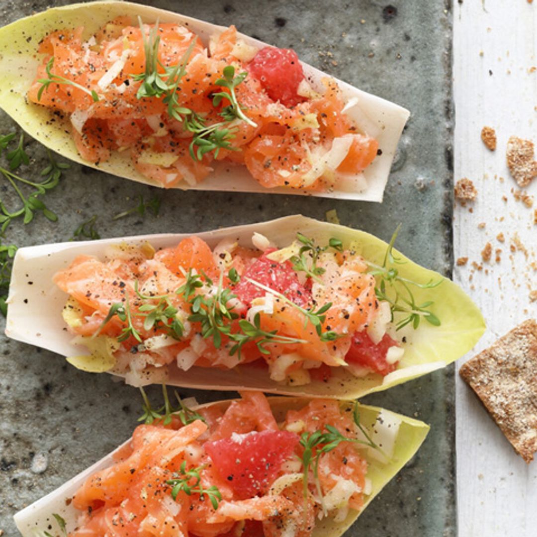 Endivias con tartar de salmón