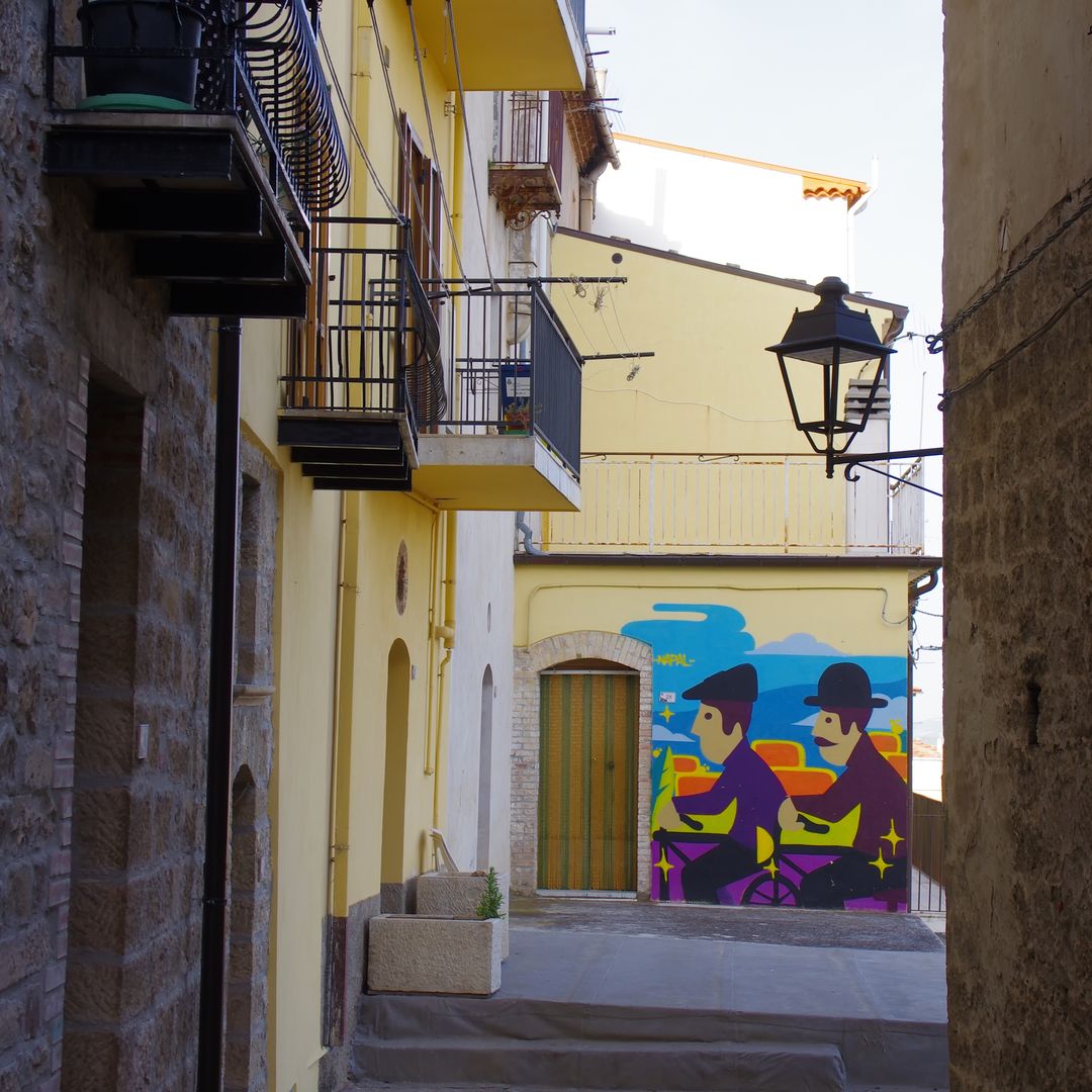 Murales pintados en la localidad de Civitacampomarano, donde se celebra el festival CVTà Street Fest.