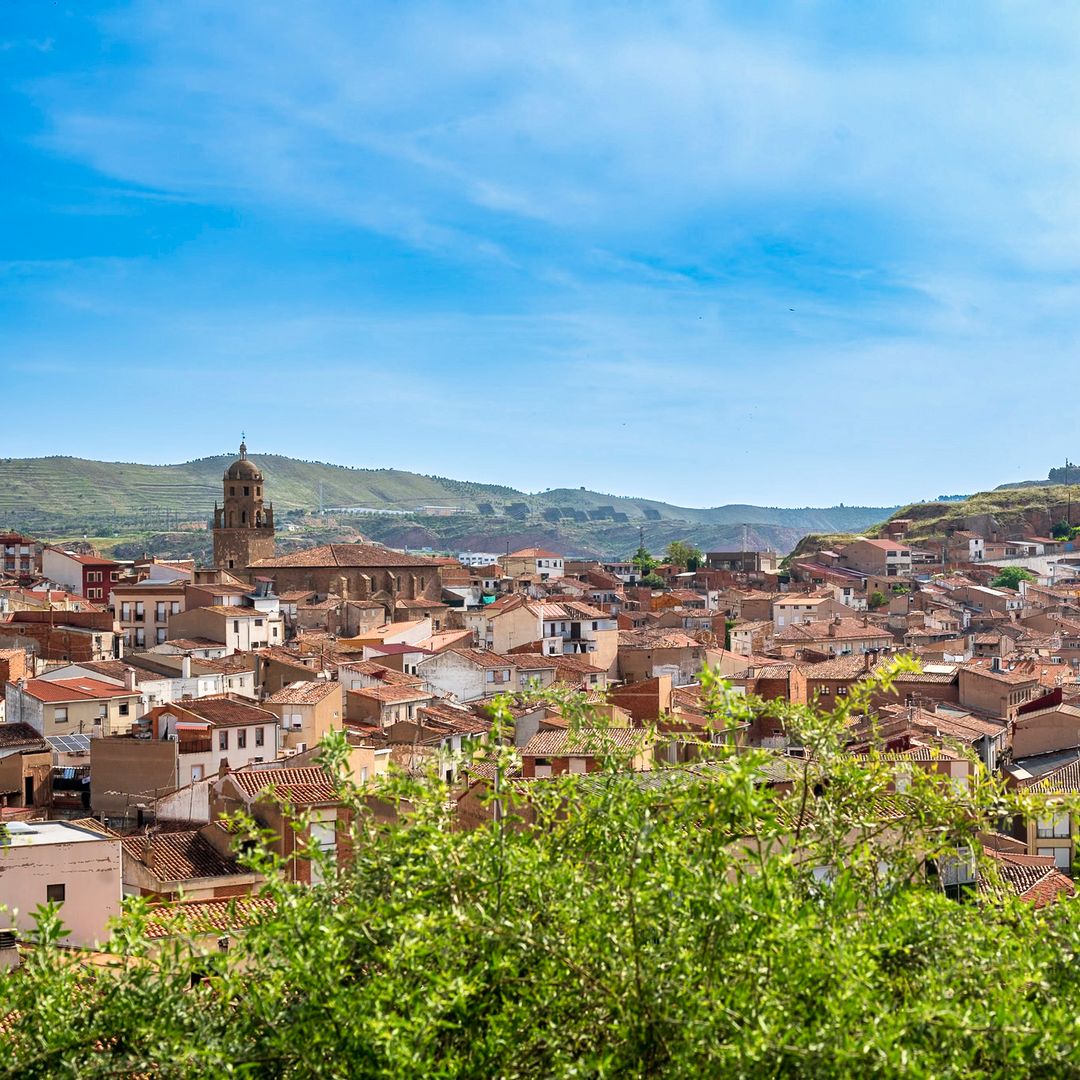 Así es La Rioja más desconocida: calados centenarios picados en arenisca, una de las mejores garnachas del país y leyendas que saben a vino