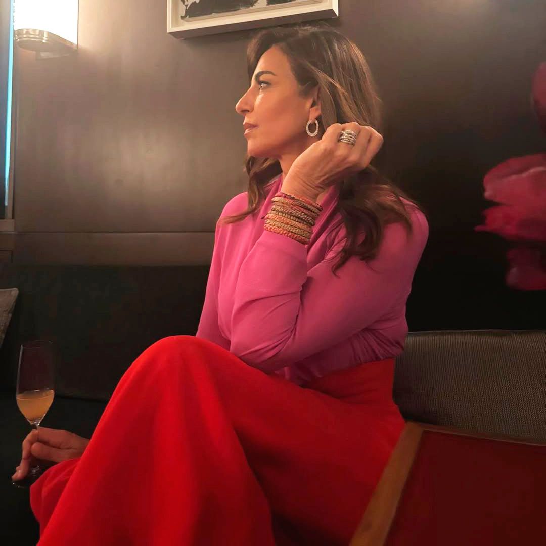 Mariló Montero apuesta por la combinación de colores 'prohibida' para la boda de su hija en Nueva York: un vestido que confirma el triunfo del rosa con rojo