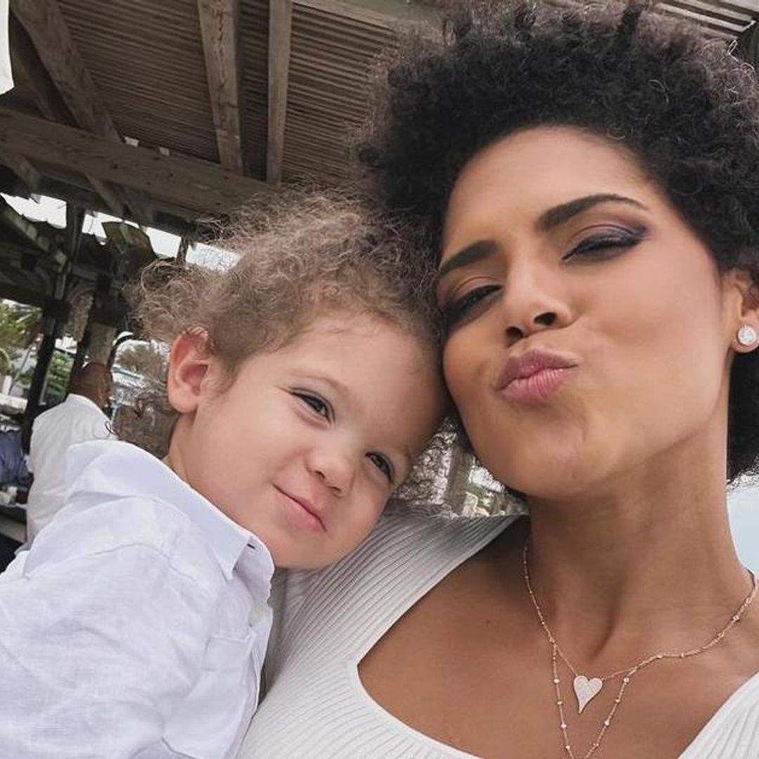 Gennaro, el hijo mayor de Francisca, toma sus primeras clases de tenis