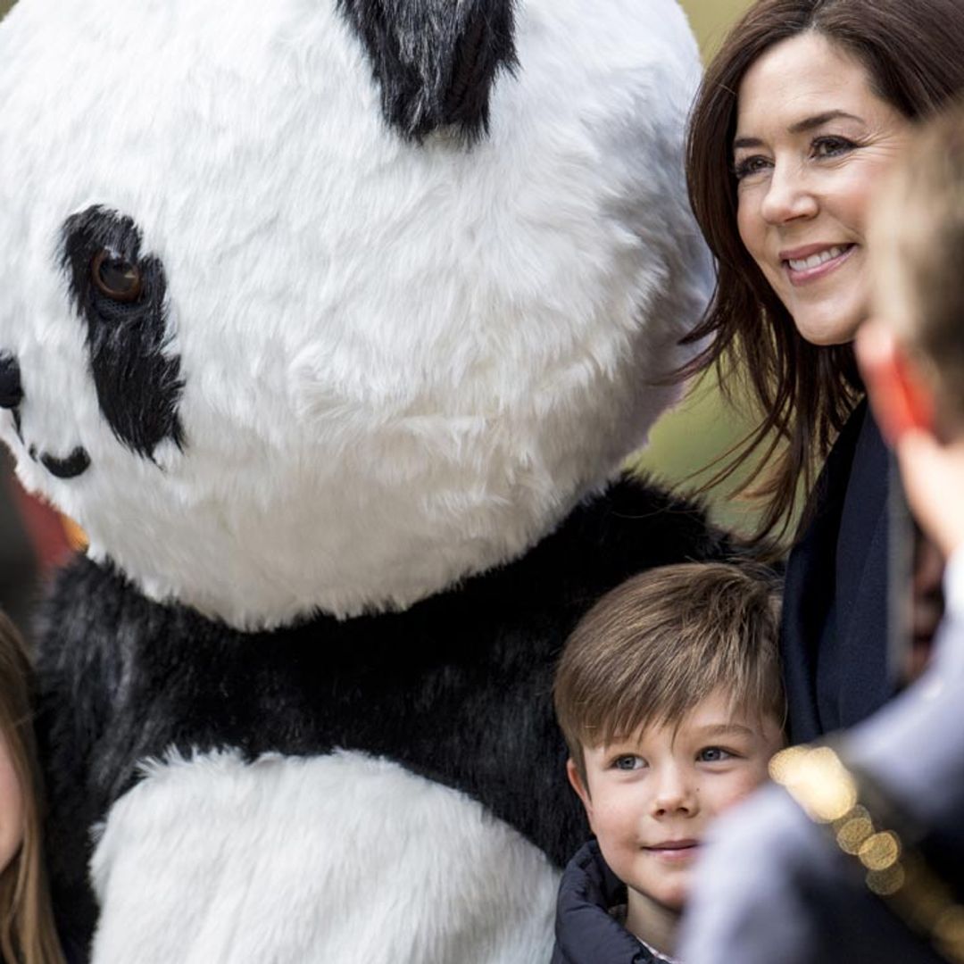 Mary de Dinamarca y sus mellizos se hacen amigos de los pandas igual que la reina Sofía