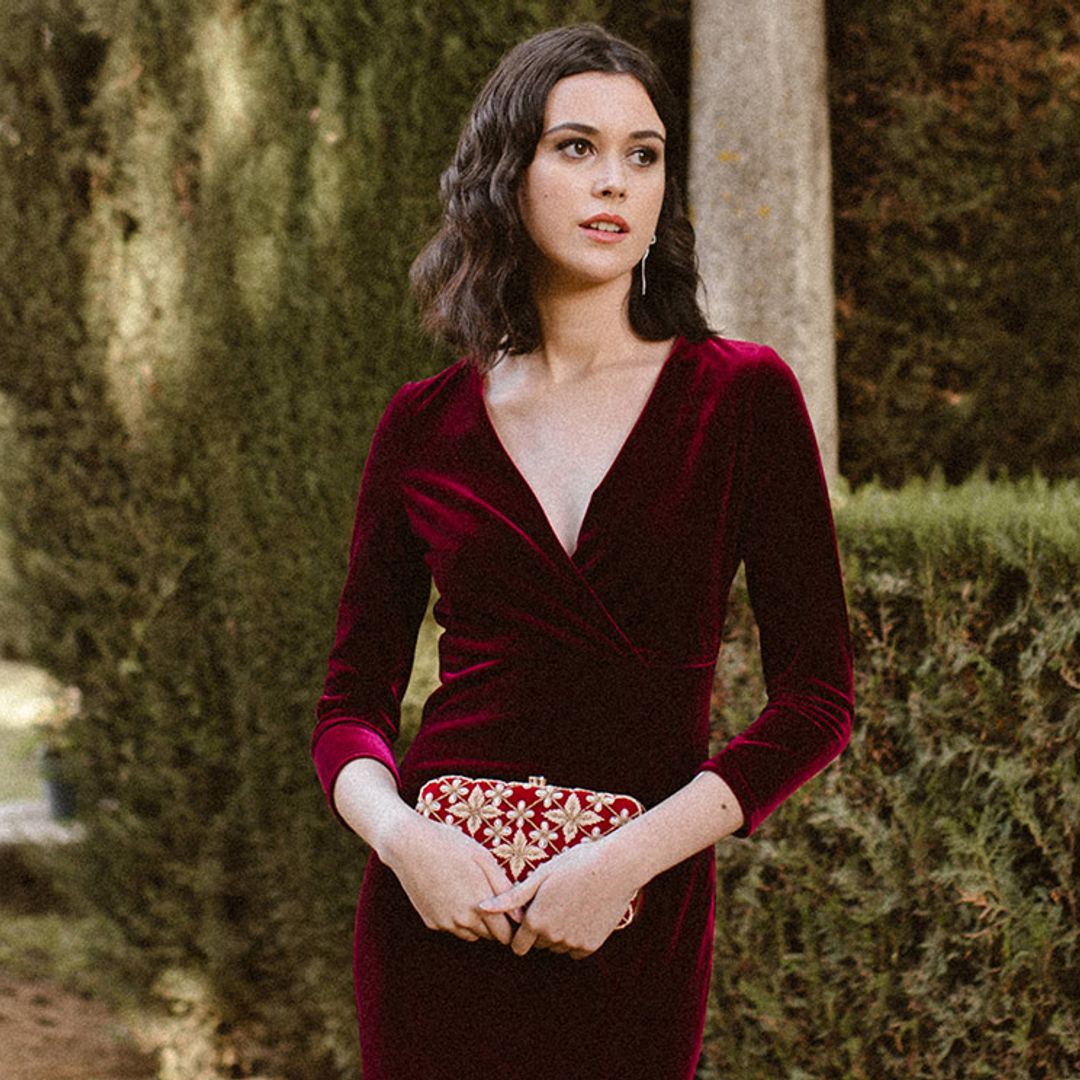12 vestidos de invitada de terciopelo para decir no al frío