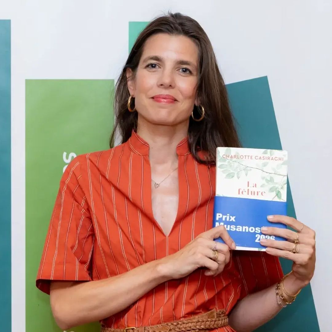 Carlota Casiraghi recibe orgullosa su primer premio literario en una isla muy ligada a su vida: "Córcega me trae suerte"