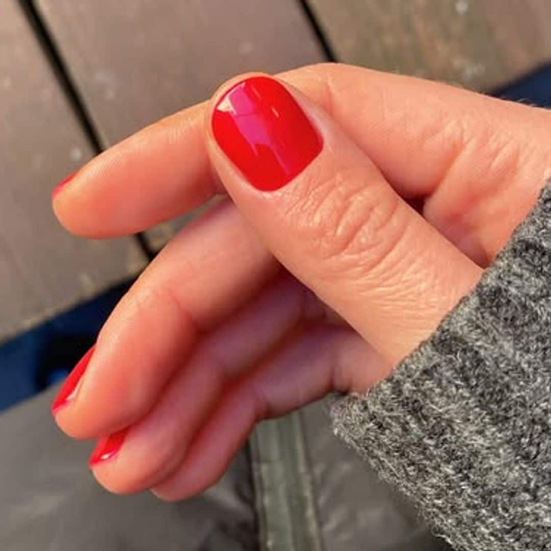 Manicura uñas cortas rojas