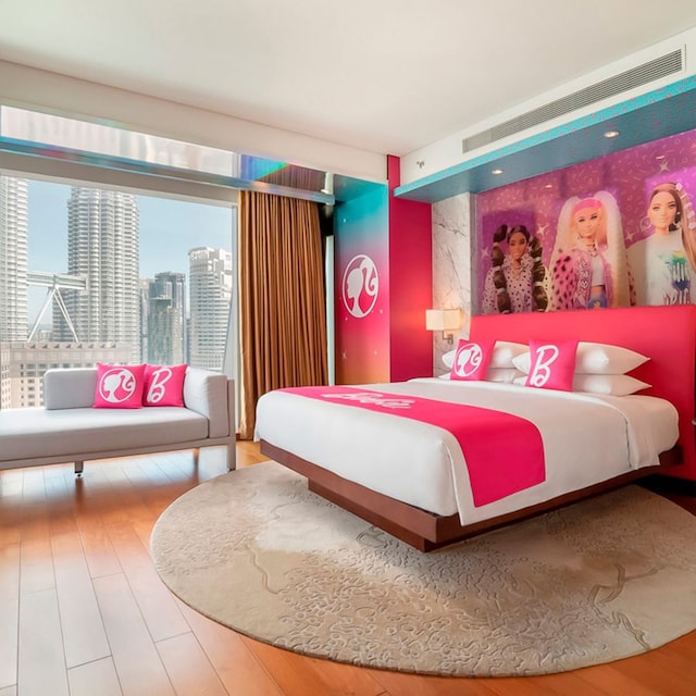 barbie suiteroom day scene