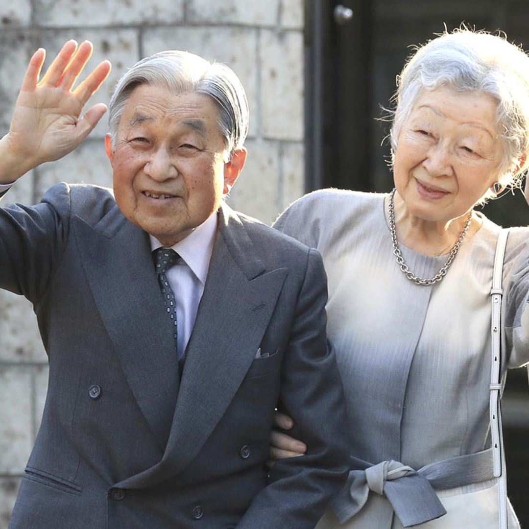 Los emperadores de Japón visitan los jardines en los que creció Michiko días antes de la abdicación