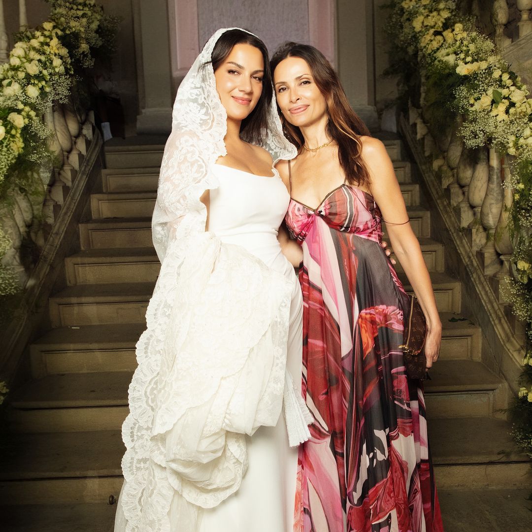 SOLO EN ¡HOLA! Del vestido floral de Eugenia Martínez de Irujo al elegante negro de Ainhoa Arteta: los looks de las invitadas a la boda de la hija de Pino Sagliocco