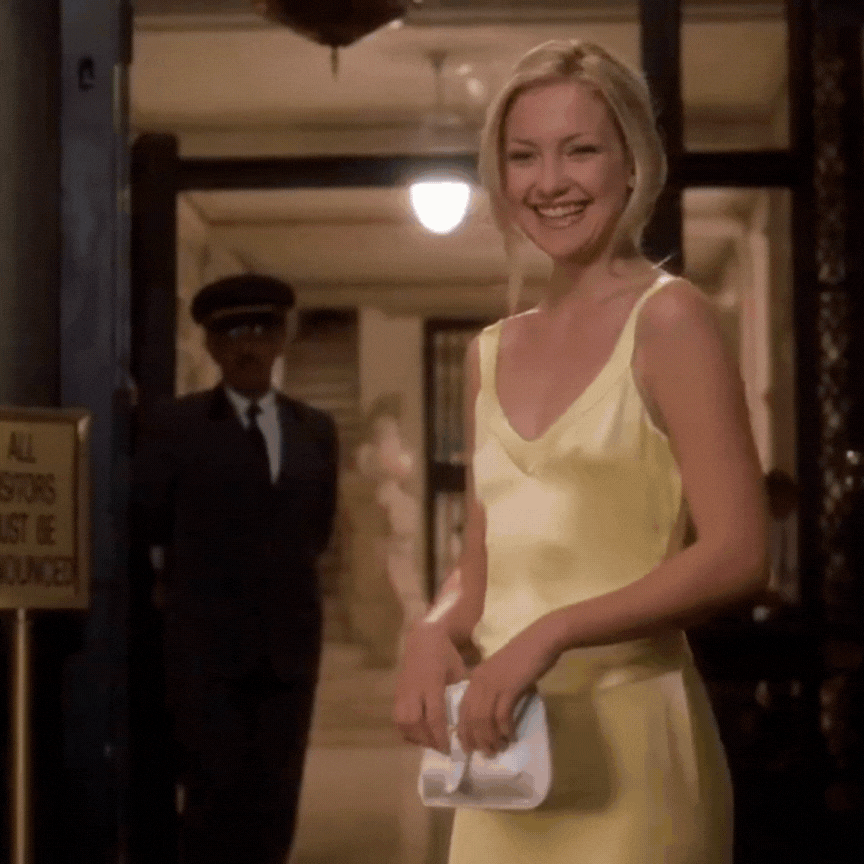 Atención fans de las 'rom-coms', vuelve a Zara el vestido amarillo mantequilla más viral del cine
