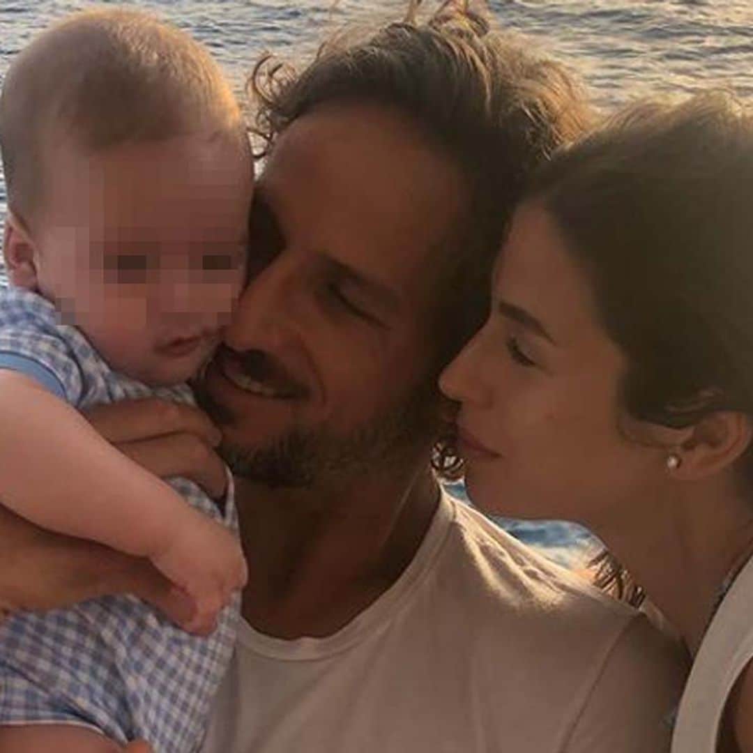 La simpática imagen del hijo de Sandra Gago y Feliciano López 'siguiendo' los pasos de su papá