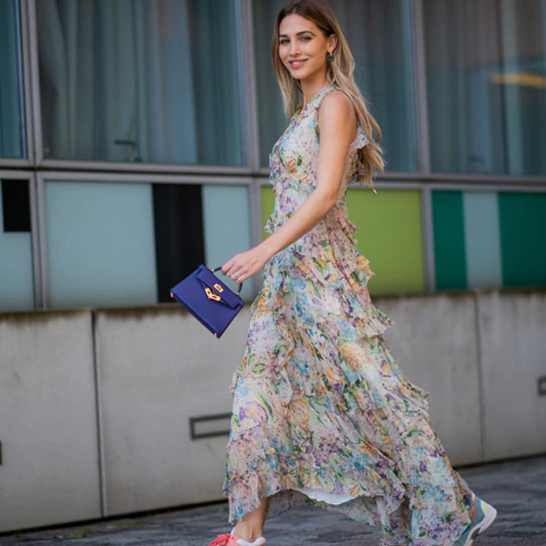 Los vestidos estampados que te inspirarán si tienes poco pecho