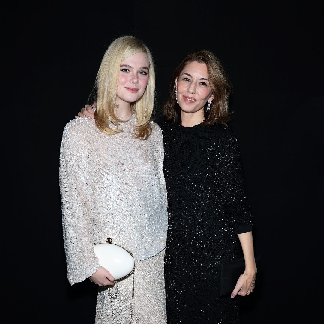 Elle Fanning y Sofia Coppola deslumbran juntas, cubiertas de brillo, en la Gala del MoMA