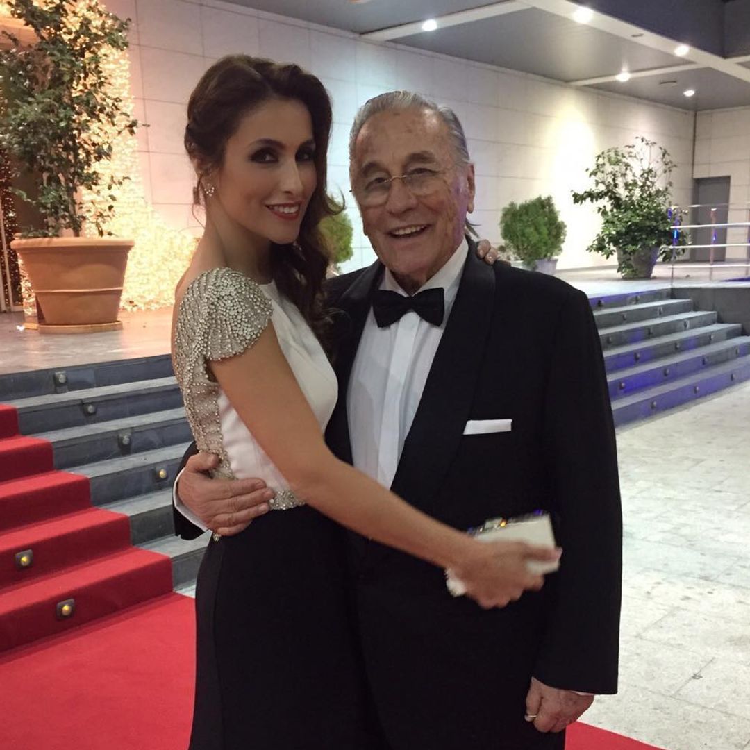 La felicidad de Paloma Cuevas en la fiesta del 95 cumpleaños de su padre, Victoriano Valencia: "Celebro tu vida cada día de la mía"
