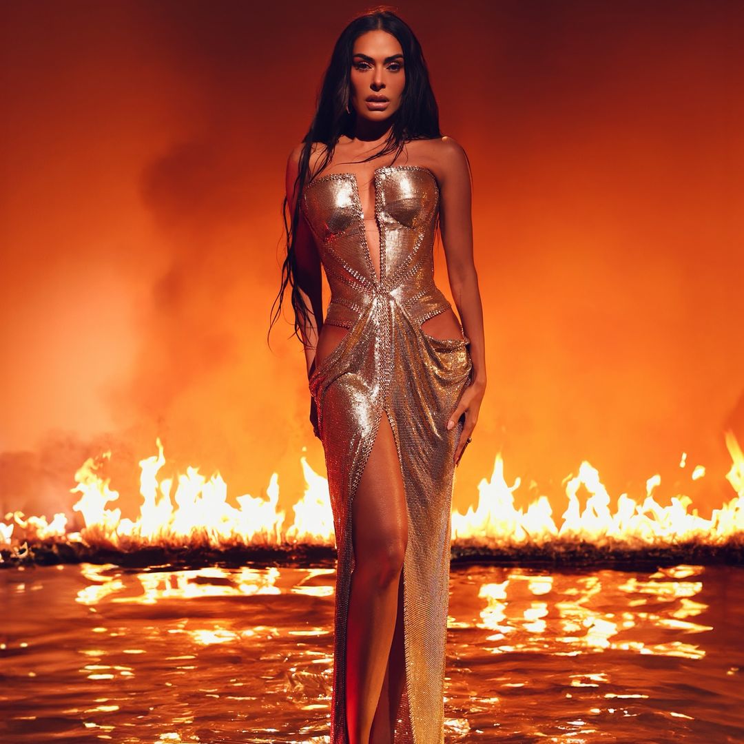 Galilea Montijo deslumbra con un poderoso look de vestido dorado en la final de 'La Casa de los Famosos'