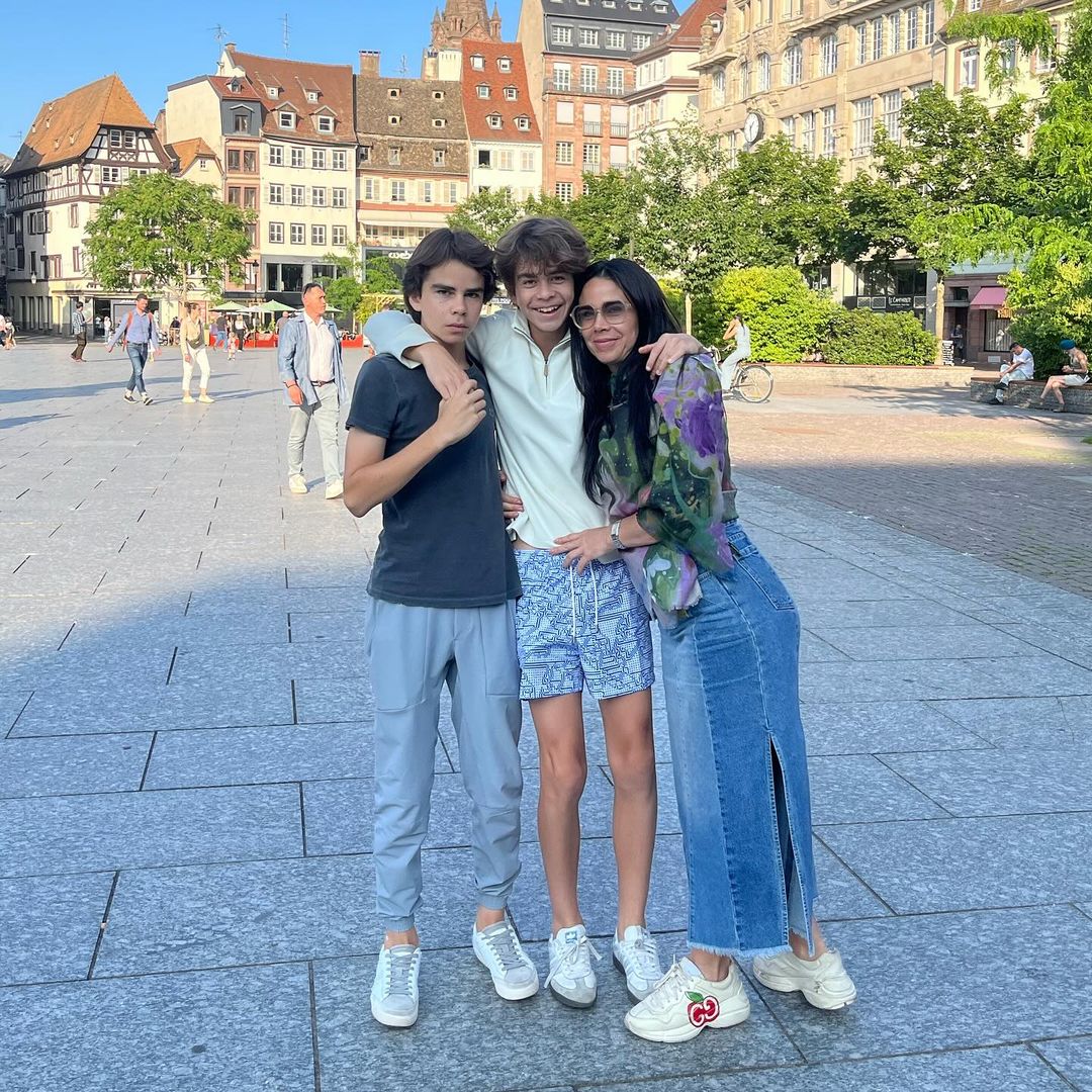 Paola Rojas presume vistazos de su escapada por Francia junto a sus hijos, Leonardo y Paulo