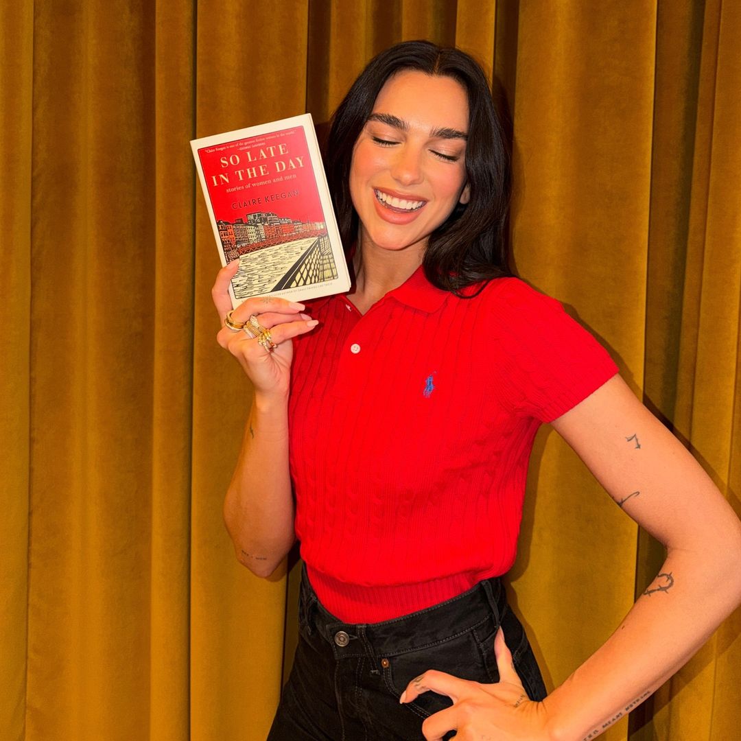 Dua Lipa inaugura su propia librería 'Manifesto Library' en Portugal