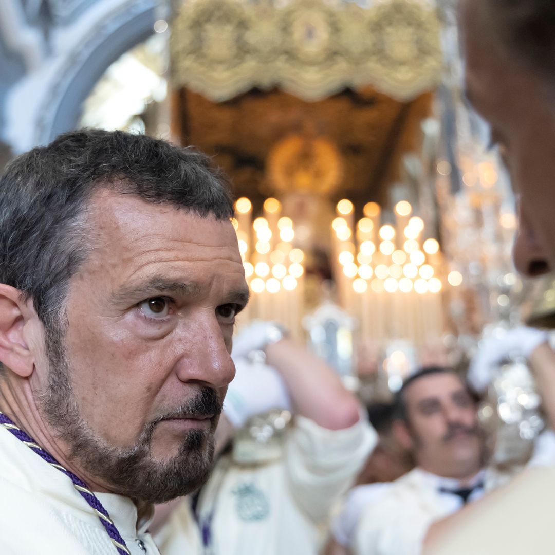 Una 'levantá', una promesa y un mayordomo: las tradiciones de Semana Santa que unen a Antonio Banderas, la reina Sofía y la Casa de Alba