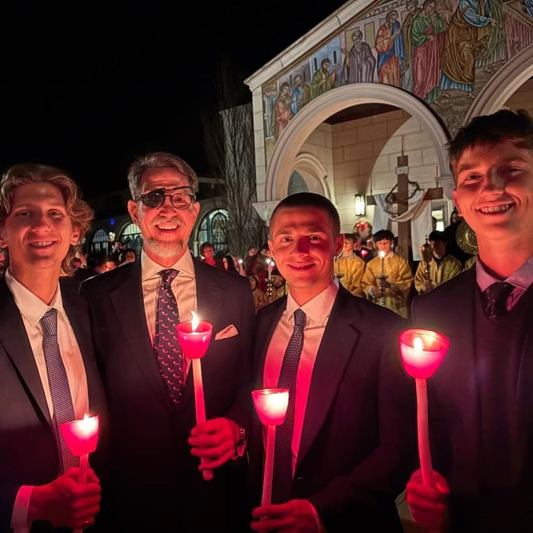 Saltan las alarmas: Pablo de Grecia sorprende con un parche en el ojo durante la Pascua ortodoxa