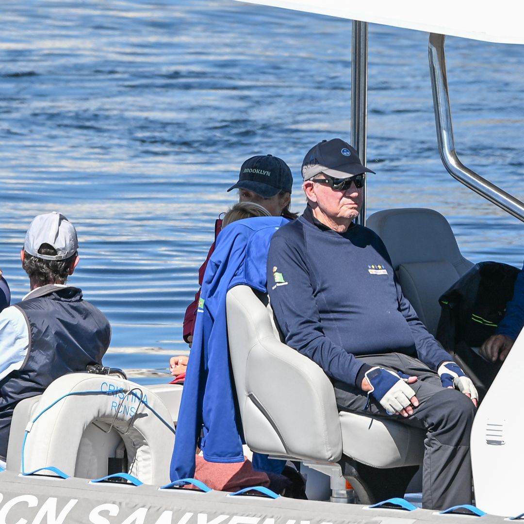 El rey Juan Carlos, a 24 horas de su gran cita en París, navega en Sanxenxo junto a la infanta Elena y María Zurita