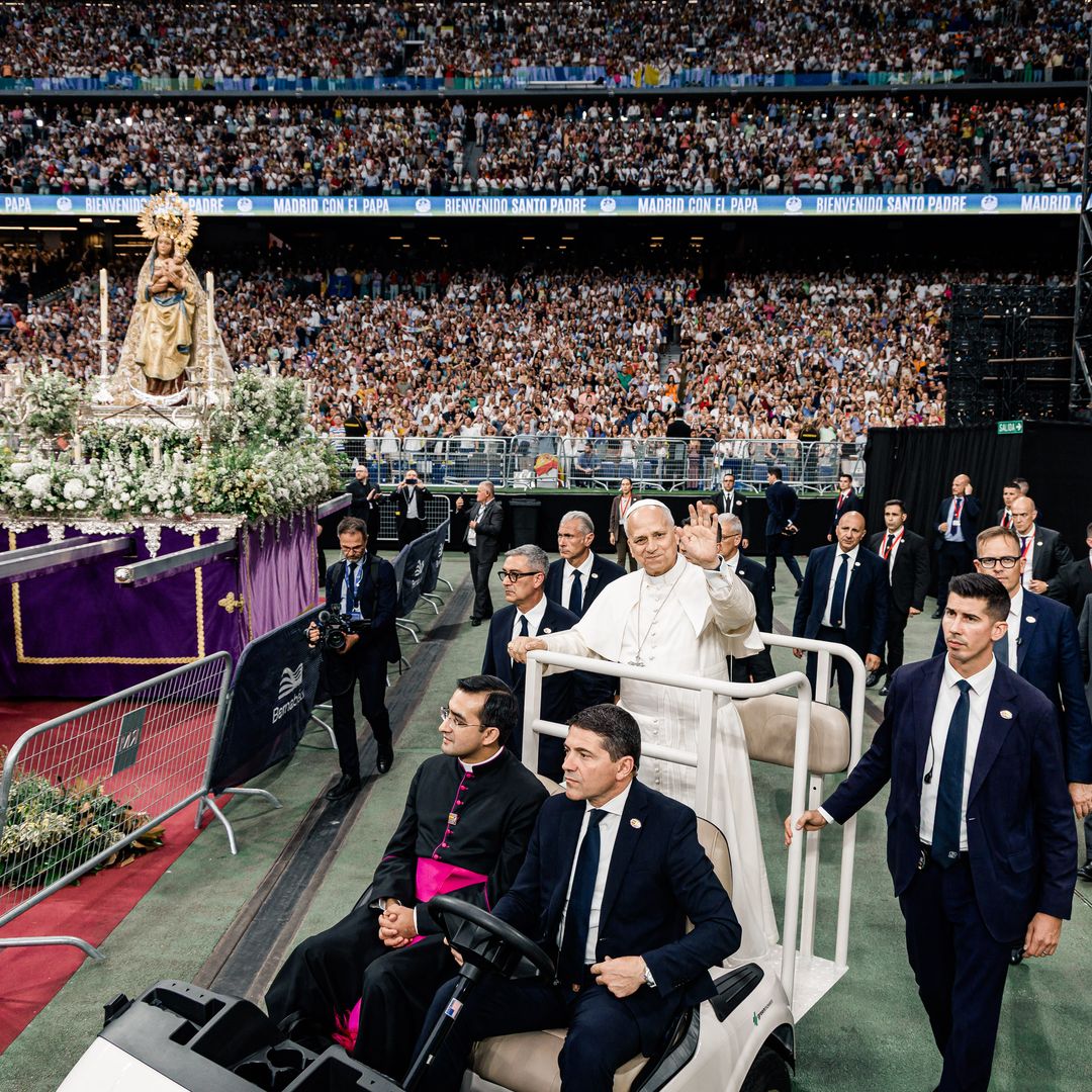 El Bernabéu 'ruge' por León XIV: 80.000 personas, un ensordecedor aplauso y una bienvenida épica de la Comunidad Diocesana en Madrid