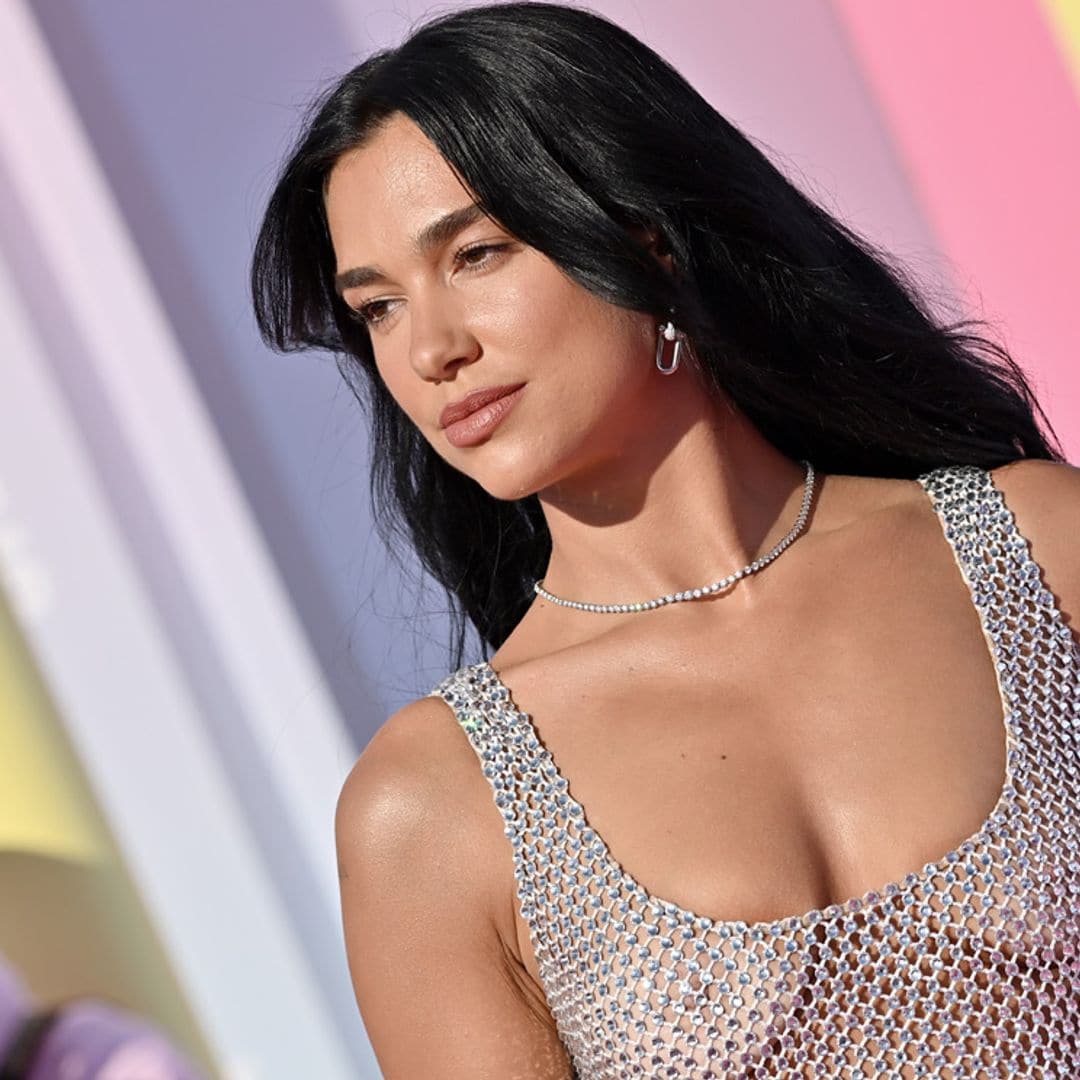 El vestido transparente de Dua Lipa y otros looks virales en el estreno de 'Barbie'
