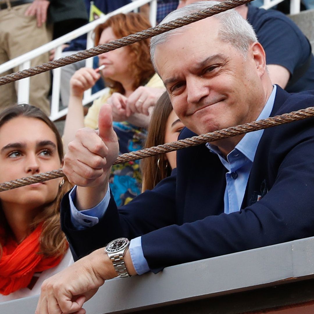 La tarde taurina de Ramón García junto a sus dos hijas, Natalia, de 19 años y Verónica, de 15