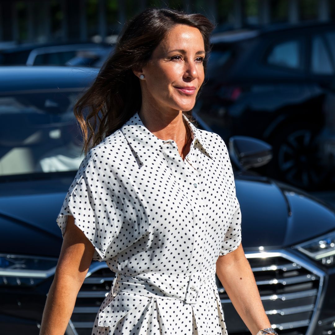 Marie de Dinamarca estrena el vestido español de lunares que encontró en las rebajas y recuerda a la reina Letizia