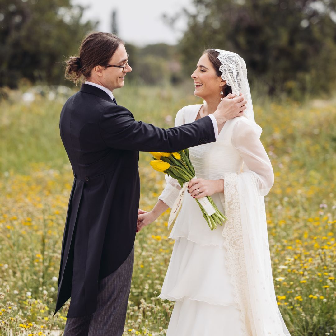 María, la novia que eligió sus zapatos favoritos y personalizó su papelería: "Preparamos marcasitios inspirados en el Taco del Corazón de Jesús"