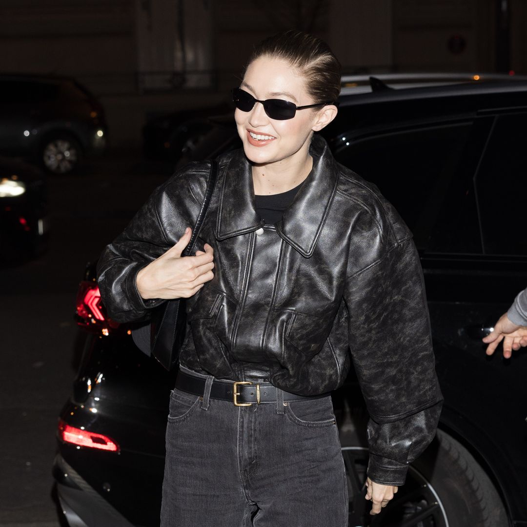 Gigi Hadid, la modelo que mejor combina los mocasines: de su look con 'jeans' en París a su propuesta con minifalda
