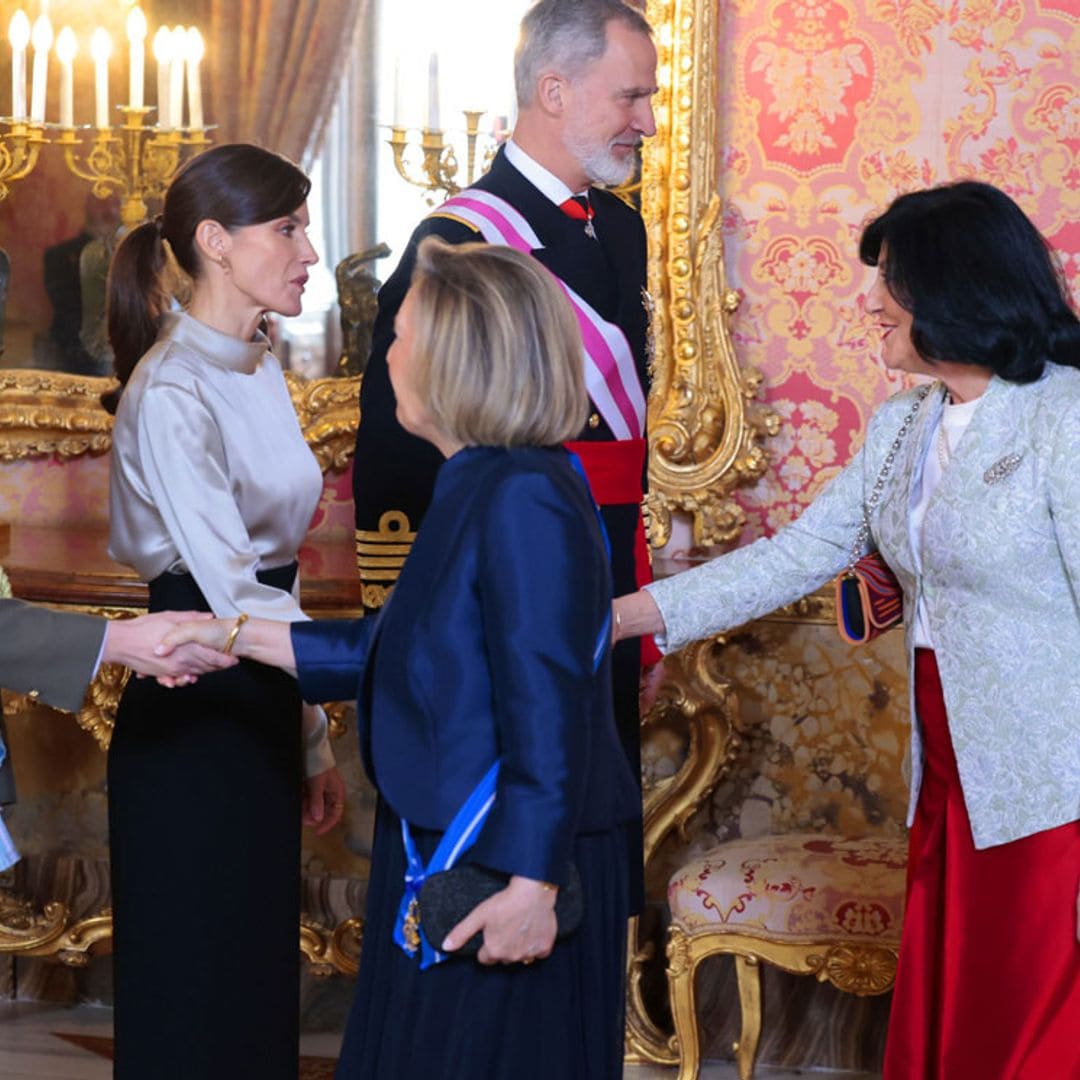 Todas las imágenes de la princesa Leonor en su primer besamanos de la Pascua Militar