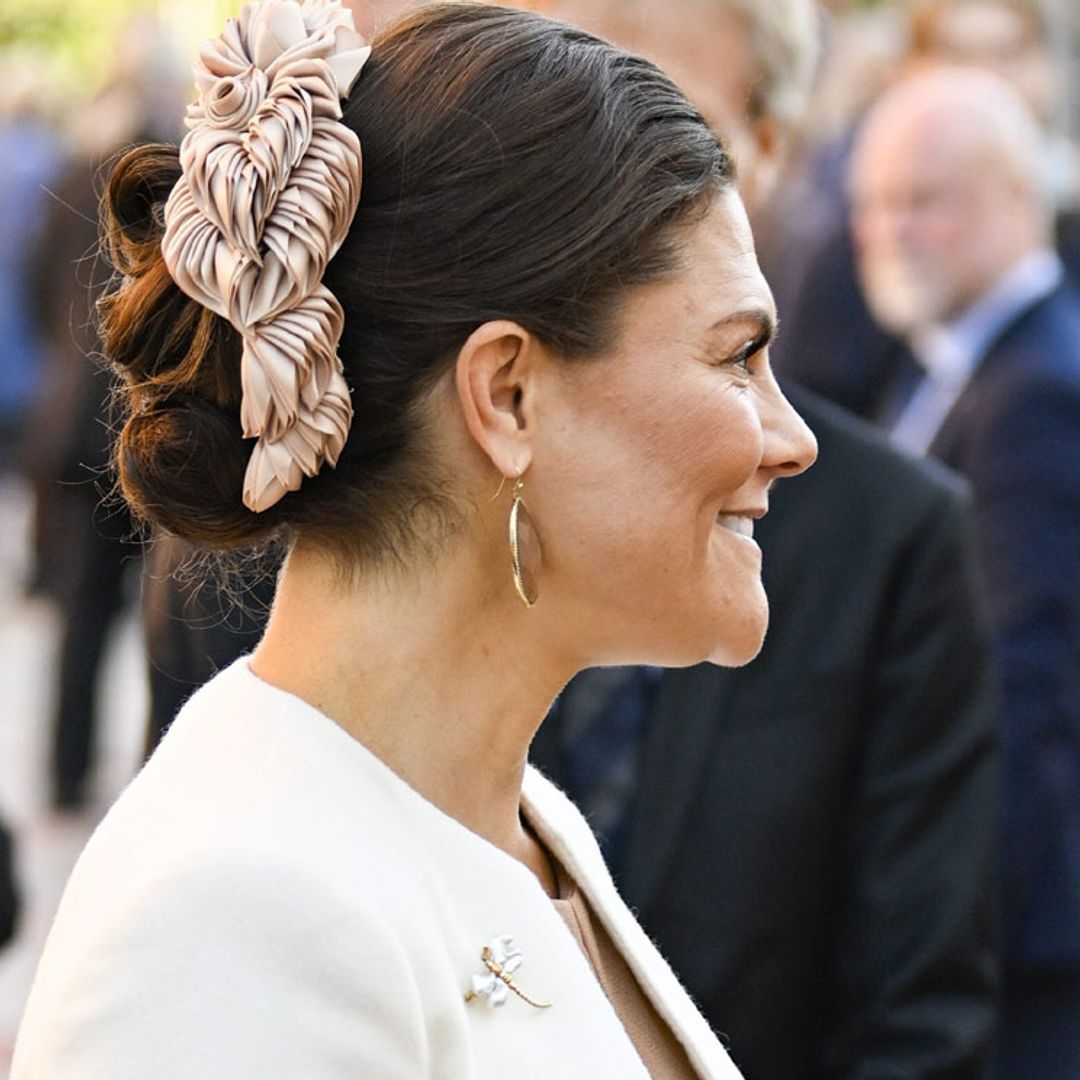 Victoria de Suecia, la 'royal' que mejor luce los accesorios para el pelo