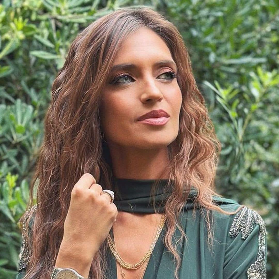 Sara Carbonero estrena la súpermelena 'mermaidcore' que adora la generación Z