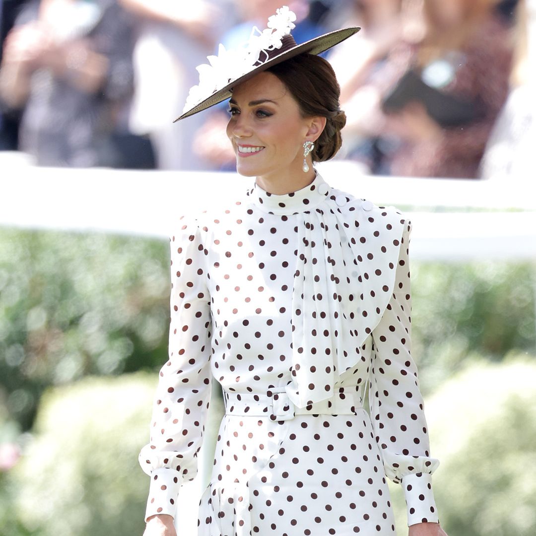 Las invitadas que apuestan por tocados en las bodas encuentran en estos 12 peinados de las 'royals' la mejor inspiración