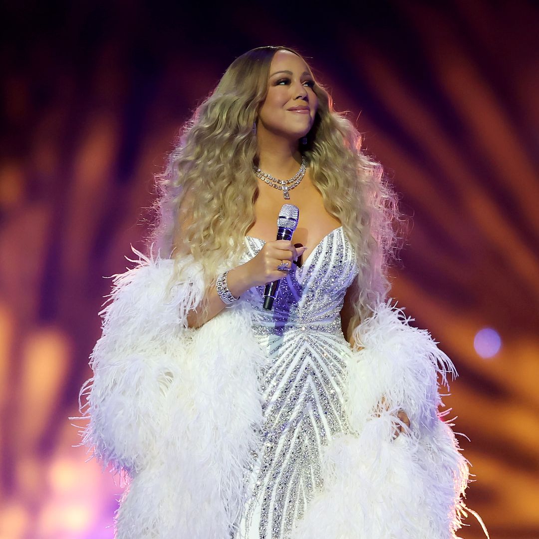 Mariah Carey inaugura los Juegos Olímpicos de Invierno con un collar de 15 millones y un vestido con pedrería y plumas digno de una diva