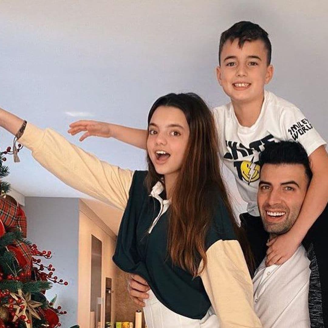 Jencarlos Canela cumple tradición navideña con los hijos de Gaby Espino