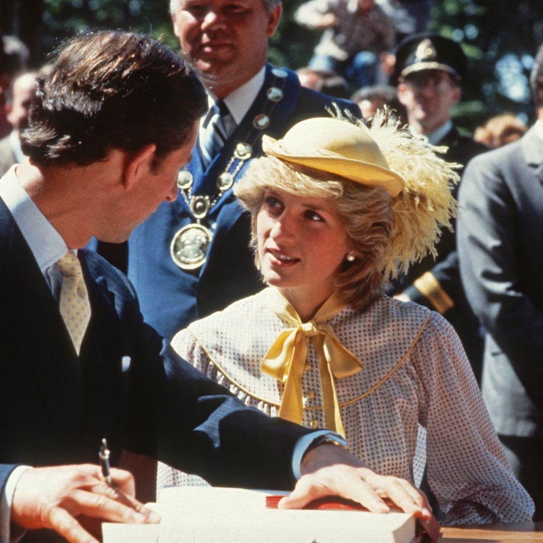 La blusa con moño, favorita de Lady Di, está de regreso para la temporada